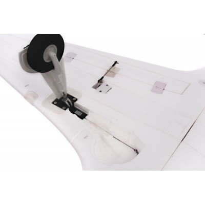 Yak-11 1450mm ARF Červeno/Bílý