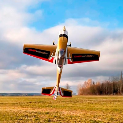 104" Extra NG ARF - červená 2,64m