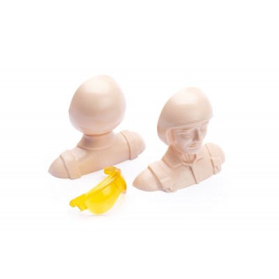 Vojenský pilot 1/6, výška 67mm, šířka 78mm, nemalovaný