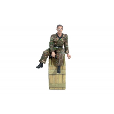 1/16 figurka sedící německé obsluhy vysílačky tanku z 2 sv. války, ručně malovaná