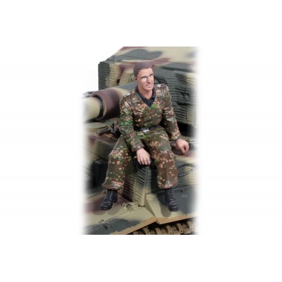 1/16 figurka sedící německé obsluhy vysílačky tanku z 2 sv. války, ručně malovaná