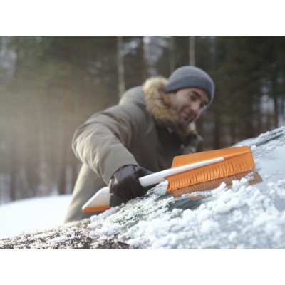 Škrabka na autoskla FISKARS 9cm/67cm 2v1 na led +smetáček
